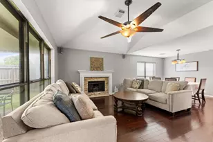 10822 Spruce Dr S, La Porte, TX 77571 - Photo 12