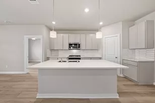 1915 Stargazer Ln, Angleton, TX 77515 - Photo 4