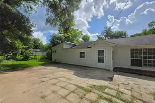 9621 Sweetwater Ln, Houston, TX 77037 - Photo 2