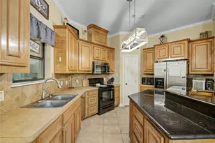 1000 Cardinal Dr, Richwood, TX 77566 - Photo 10