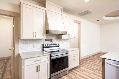 706 Oak Valley Drive, Kerrville, TX 78028 - Photo 10