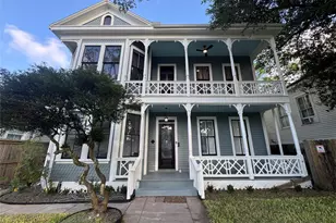 3215 Ave P 1/2, Galveston, TX 77550 - Photo 2