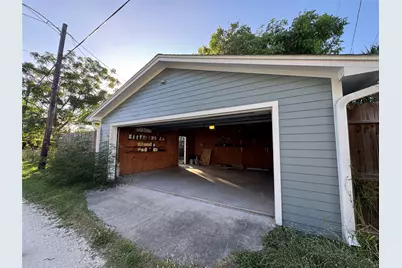 3215 Avenue P 1/2, Galveston, TX 77550 - Photo 30