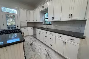 3215 Ave P 1/2, Galveston, TX 77550 - Photo 8