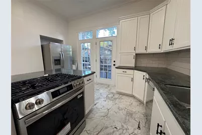 3215 Avenue P 1/2, Galveston, TX 77550 - Photo 10
