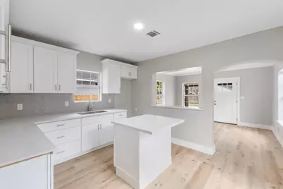 219 E James Street, Baytown, TX 77520 - Photo 8