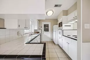 1727 Salford Dr, Houston, TX 77008 - Photo 8
