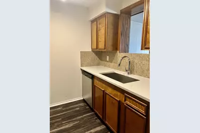 802 E Stadium Court, Friendswood, TX 77546 - Photo 4