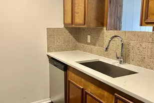 802 E Stadium Ct, Friendswood, TX 77546 - Photo 4