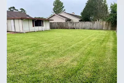 802 E Stadium Court, Friendswood, TX 77546 - Photo 8