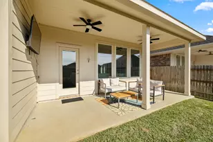 573 Newcomb Holw Dr, Conroe, TX 77304 - Photo 34