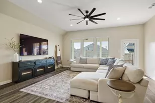 573 Newcomb Holw Dr, Conroe, TX 77304 - Photo 14