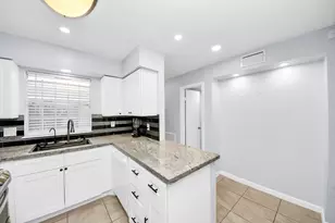 9314 Westwood Village Dr, Houston, TX 77036 - Photo 10
