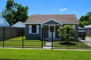 218 Hoffman St, Houston, TX 77020 - Photo 1