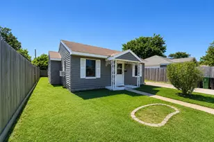 218 Hoffman St, Houston, TX 77020 - Photo 2