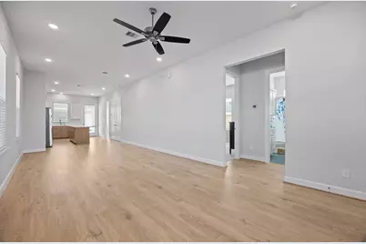 2505 S Houston Avenue, Pearland, TX 77581 - Photo 12