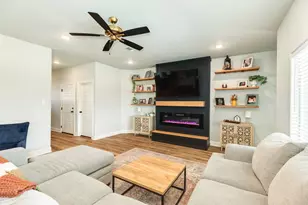 628 Greystone Ln, Angleton, TX 77515 - Photo 10