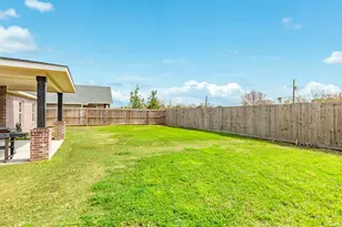 628 Greystone Ln, Angleton, TX 77515 - Photo 6