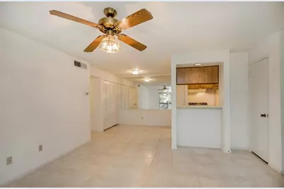 1516 Bay Area Boulevard #L6, Houston, TX 77058 - Photo 6