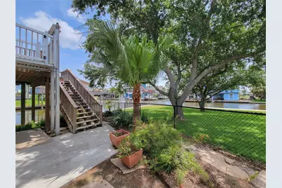 16704 Curlew Road, Jamaica Beach, TX 77554 - Photo 2
