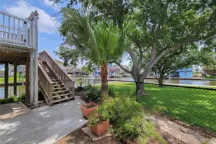 16704 Curlew Rd, Jamaica Beach, TX 77554 - Photo 2