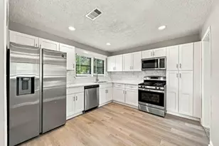5225 Longmeadow St, Houston, TX 77033 - Photo 10