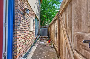 3303 W Greenridge Dr, Houston, TX 77057 - Photo 6