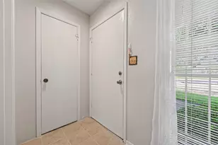 3303 W Greenridge Dr, Houston, TX 77057 - Photo 8