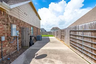 9611 Indian Trail, Mont Belvieu, TX 77523 - Photo 4