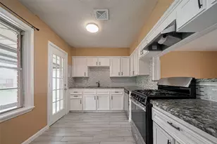 626 Shawnee St, Houston, TX 77034 - Photo 8