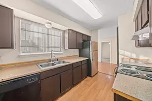 6701 Sands Point Dr, Houston, TX 77074 - Photo 8