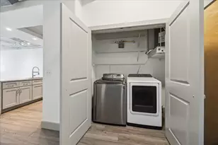 1901 Post Oak Blvd, Houston, TX 77056 - Photo 14