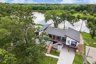 407 Brook Hollow Drive, Conroe, TX 77385 - Photo 2