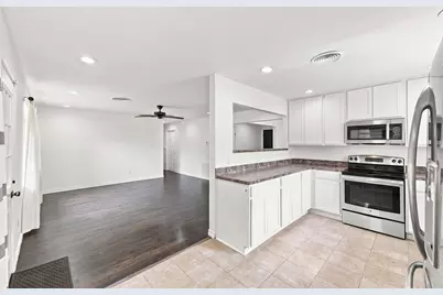 5910 High Star Drive, Houston, TX 77081 - Photo 16