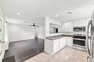 5910 High Star Dr, Houston, TX 77081 - Photo 16