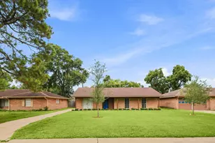 5910 High Star Dr, Houston, TX 77081 - Photo 2