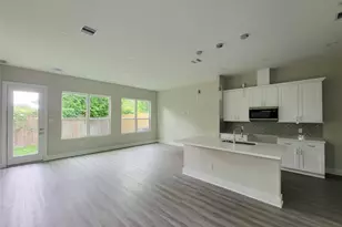 8014 Huntington Spgs Ln, Houston, TX 77093 - Photo 6
