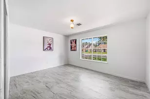 111 Princess Dr, Houston, TX 77034 - Photo 10