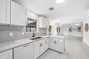 111 Princess Dr, Houston, TX 77034 - Photo 2