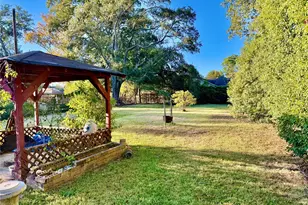 860 Bingman Dr, Beaumont, TX 77705 - Photo 2