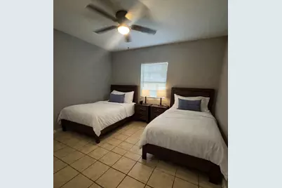9033 Oak Knoll Lane, Houston, TX 77078 - Photo 6