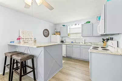 222 Ocean Avenue, Surfside Beach, TX 77541 - Photo 6