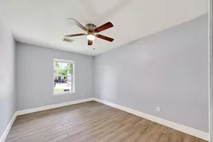 3031 Groton Dr, Houston, TX 77051 - Photo 16