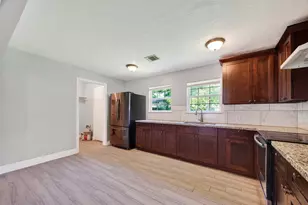 3031 Groton Dr, Houston, TX 77051 - Photo 12