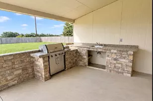11411 Kings Point Blvd, Dayton, TX 77535 - Photo 20