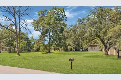 901 Elizabeth Avenue, Rosenberg, TX 77471 - Photo 2