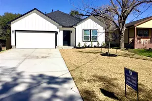 924 E 2nd St, Bellville, TX 77418 - Photo 2