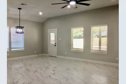 924 E 2nd Street, Bellville, TX 77418 - Photo 16