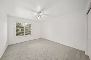 11 Litchfield Ln, Houston, TX 77024 - Photo 20