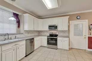 9822 El Chaco St, Baytown, TX 77521 - Photo 16